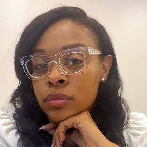 Meet your Posher, Lilia